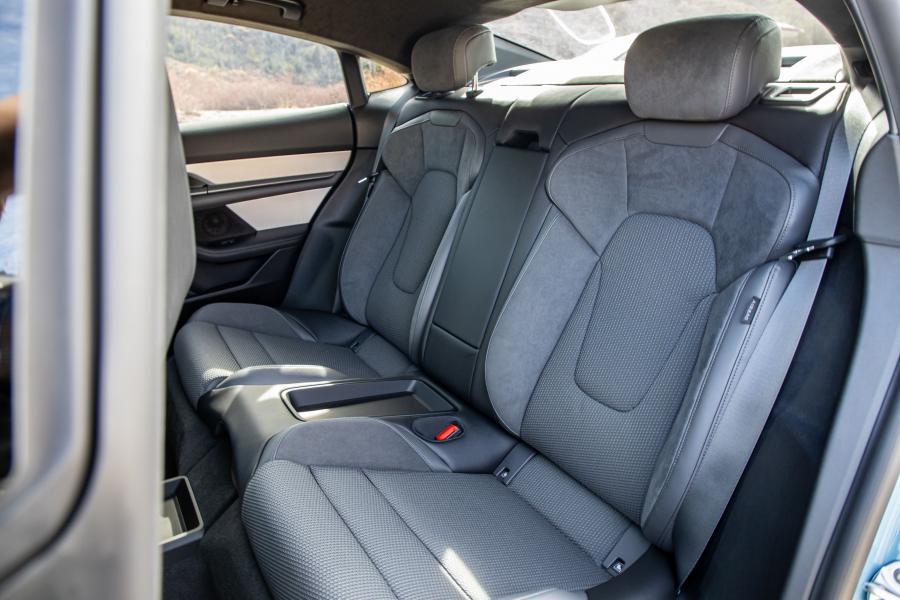 Интерьер Porsche Taycan 4S 2019 года  (WW) (фото 12 из 41)